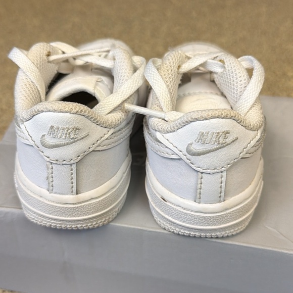 Nike Air Force 1 - Picture 3 of 3